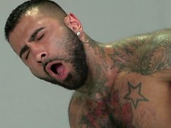 Muscle bear flip flop with anal cumshot