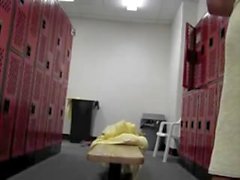 spycam..Blond Dude In The Locker Room - 8 min