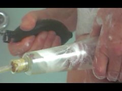 astiquage complet du penis dans la douche