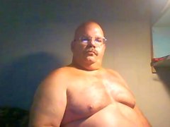 Beefy Man Cums in Bed