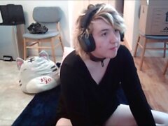 Femboy streaming his anal session with strangers