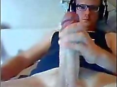 Dude jerking off on his big cock