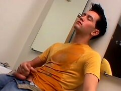 Kinky young man tries out his piss and jerks off hard