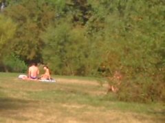 Nice ass at public lake. Am See mit geiler Badehose