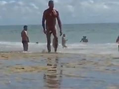 Mega Dotado na Praia de Nudismo