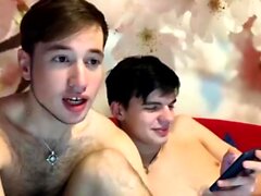 Amateur twinks hosting a gay orgy